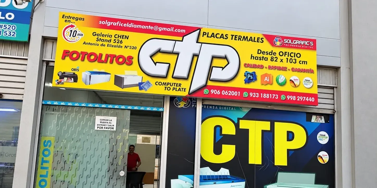 Fachada del stand 526 de Solgrafic en Galería Chen, con letrero de CTP, fotolitos y placas termales
